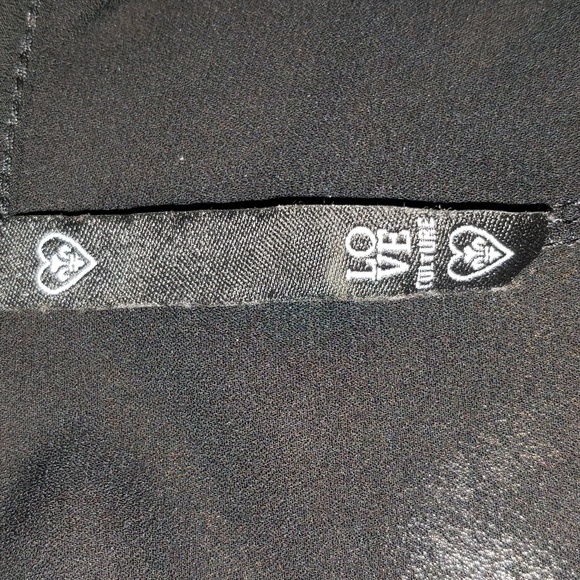 LOVE CULTURE Blouse.  Dolman Sleeves.  Batwing sleeves.  Cropped. - Picture 3 of 5